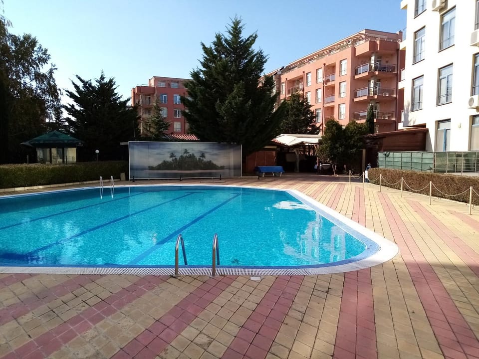 Swimming pool, Swimming pool