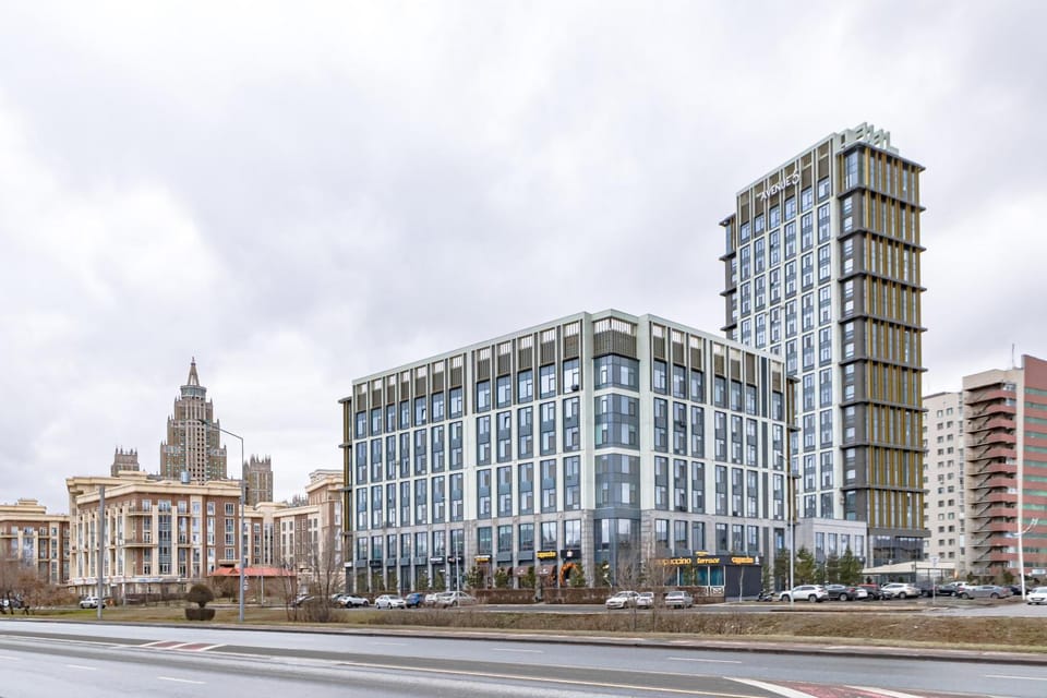 Property building, Day, Neighbourhood, City view, Street view, Location