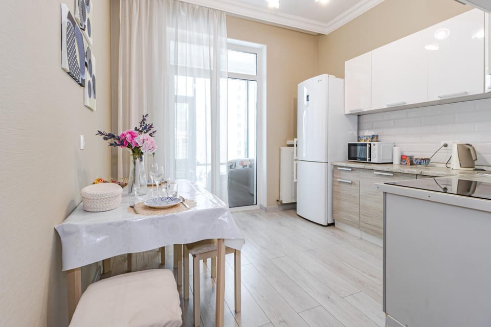 Coffee/tea facilities, Kitchen or kitchenette, Living room, Seating area, Dining area, minibar, oven, stove