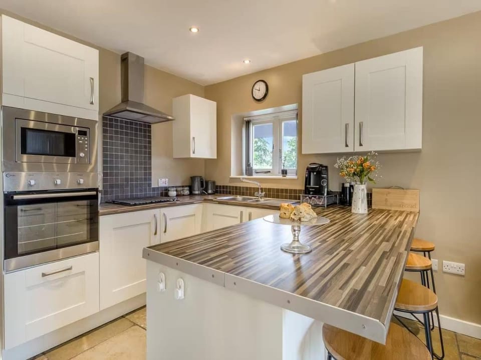 Kitchen or kitchenette, Dining area, dishwasher, oven, stove, toaster