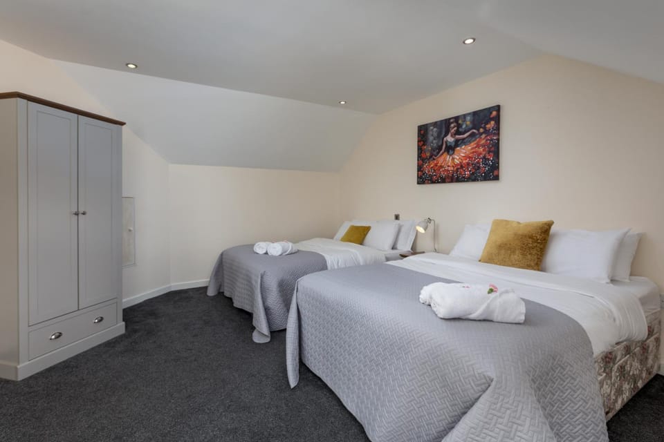 Spacious Luxurious Serviced Accommodation 6 House in Barrow-in-Furness