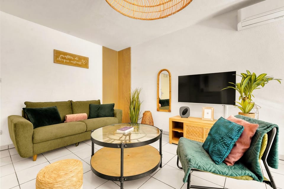 Communal lounge/ TV room, TV and multimedia, Living room