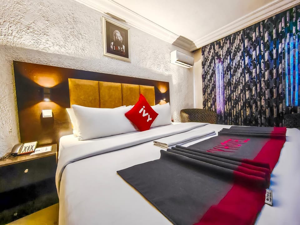 Bed, Seating area, Bedroom, air conditioner