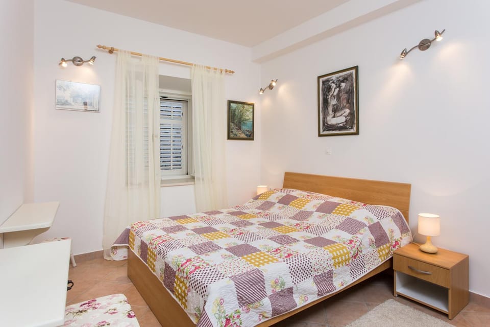 Spring, Day, Summer, Bedroom, On site