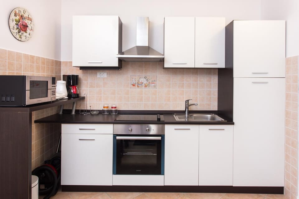 Spring, Day, Summer, Kitchen or kitchenette, On site