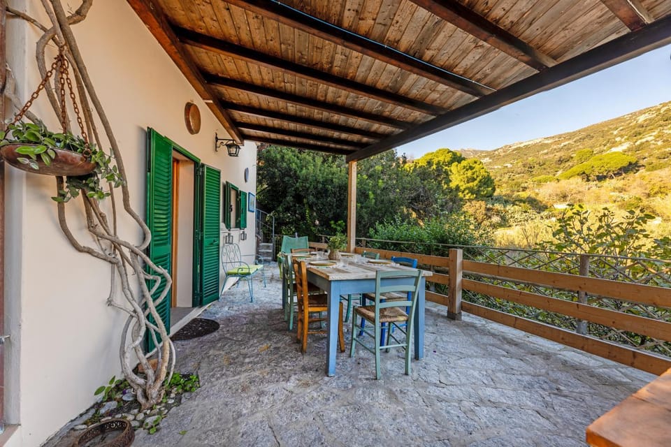 Natural landscape, View (from property/room), Balcony/Terrace, Dining area