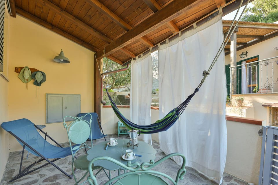 View (from property/room), Balcony/Terrace, Dining area, sunbed