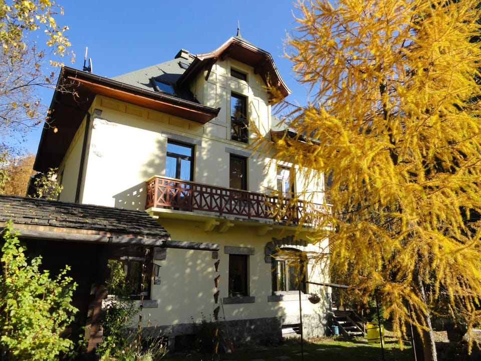 Property building, Day
