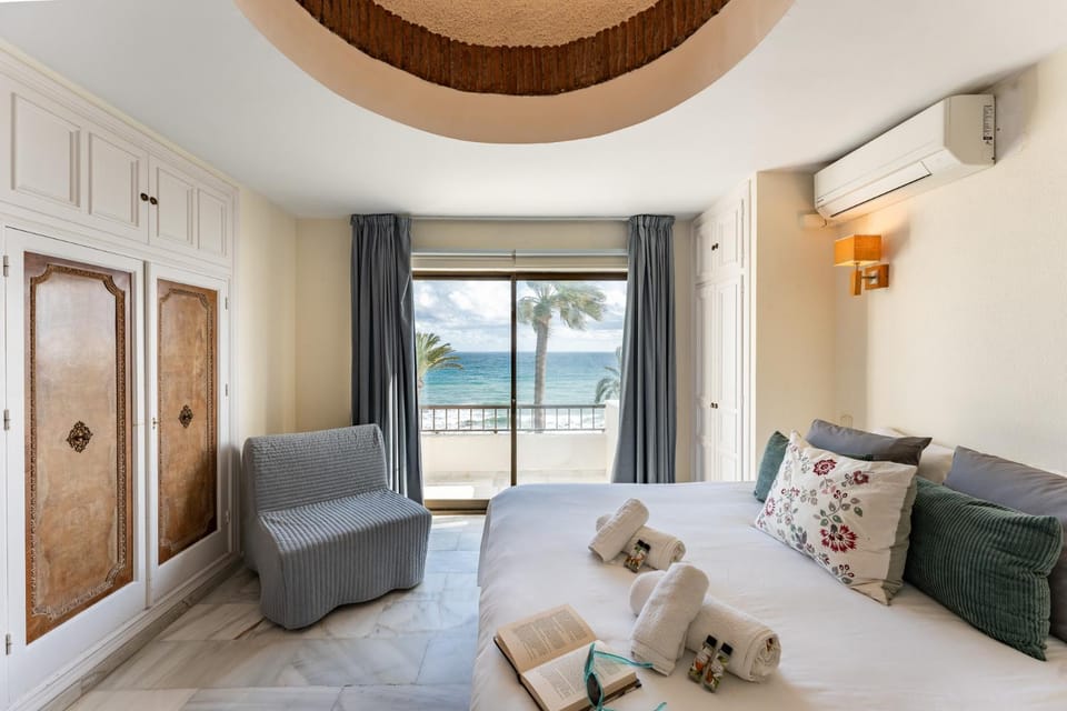 CT 262 - Faro's Flamingo Views - Beachfront Apartment- Cala de Mijas Apartment in Costa del Sol