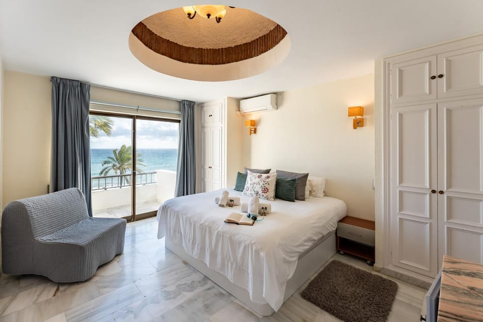 CT 262 - Faro's Flamingo Views - Beachfront Apartment- Cala de Mijas Apartment in Costa del Sol