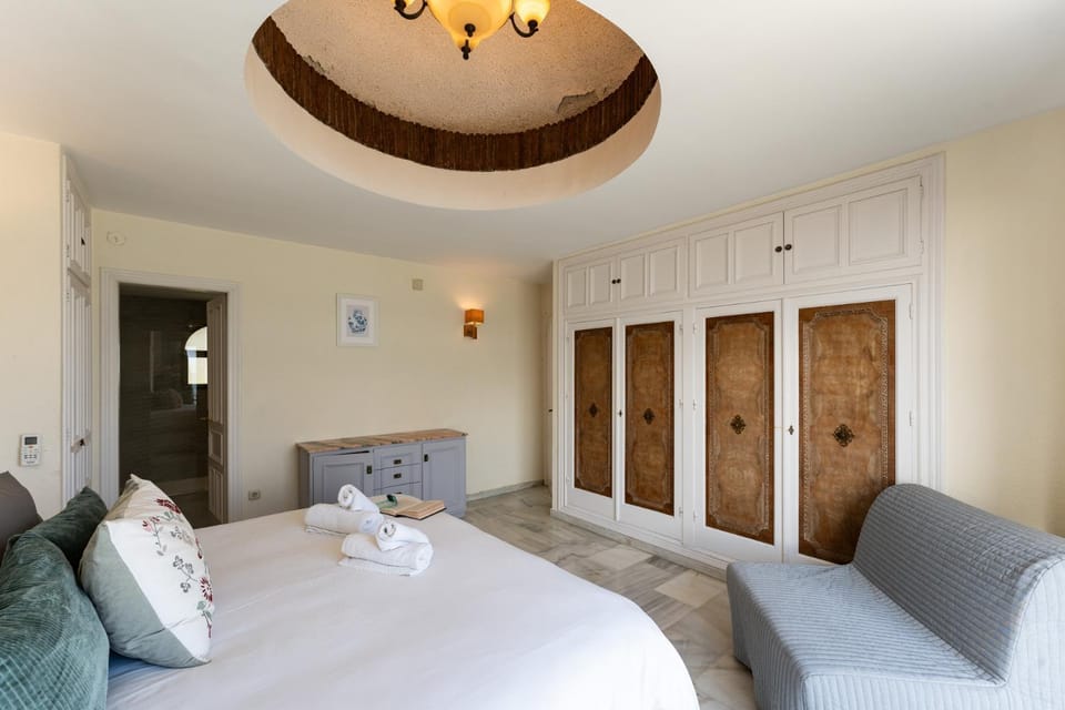 CT 262 - Faro's Flamingo Views - Beachfront Apartment- Cala de Mijas Apartment in Costa del Sol