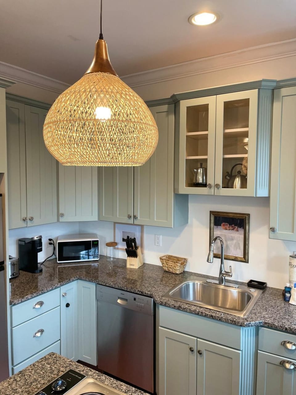 Kitchen or kitchenette, dishwasher