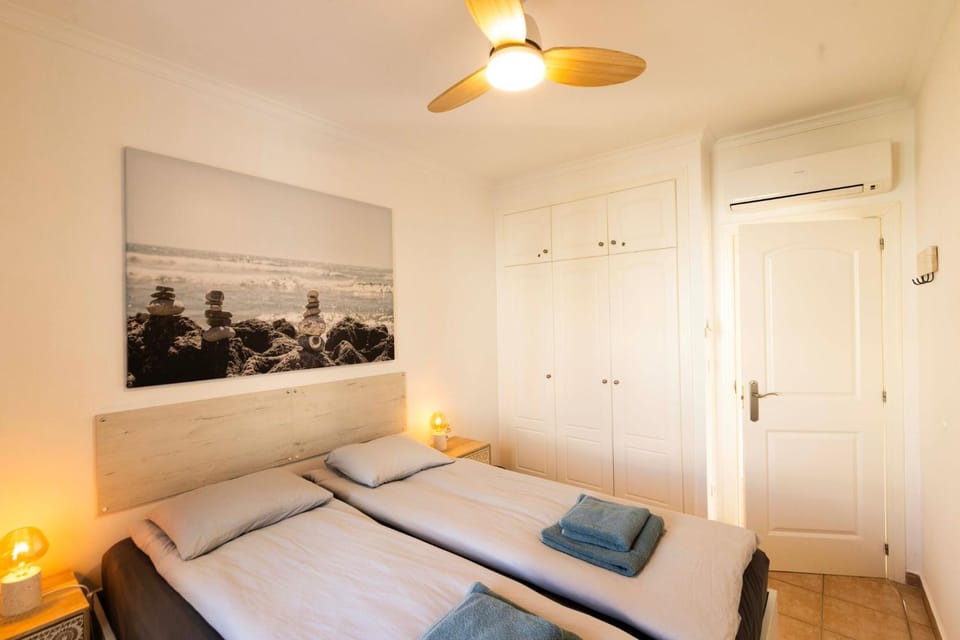 Bed, Bedroom, towels, wardrobe