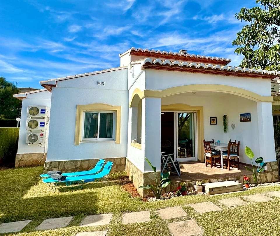 Property building, Garden, View (from property/room), Balcony/Terrace, Garden view, sunbed