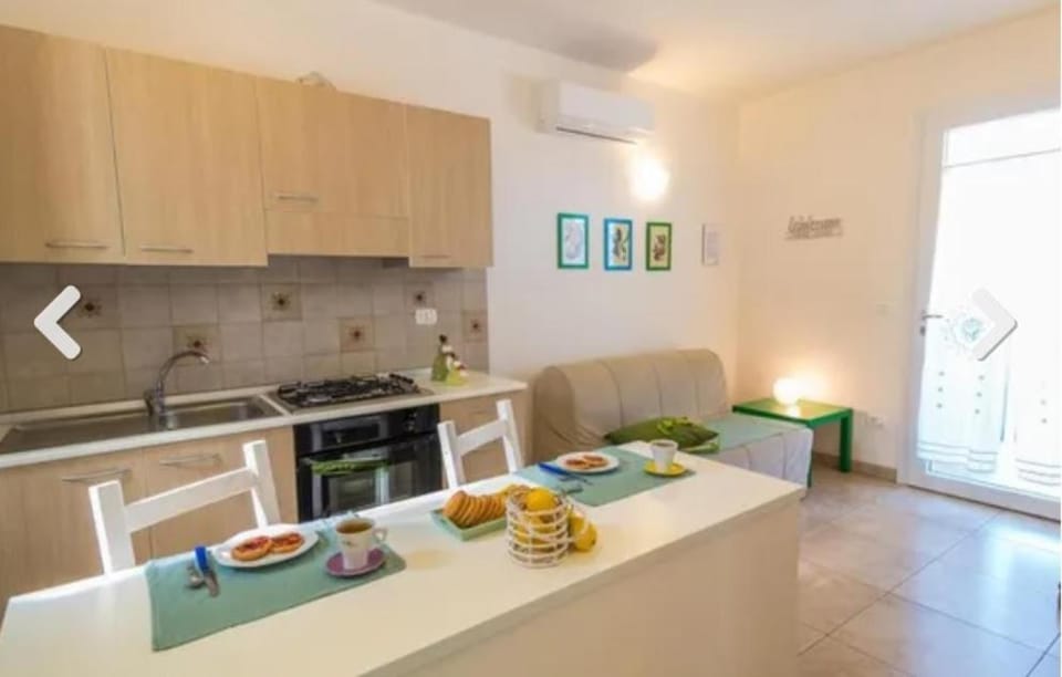 Kitchen or kitchenette, Living room, Seating area