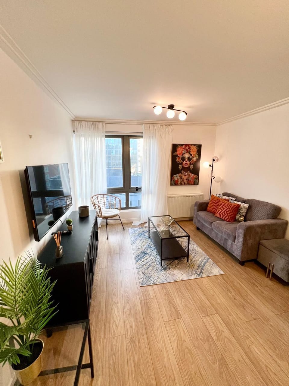 Communal lounge/ TV room, TV and multimedia, Living room, Seating area, Evening entertainment