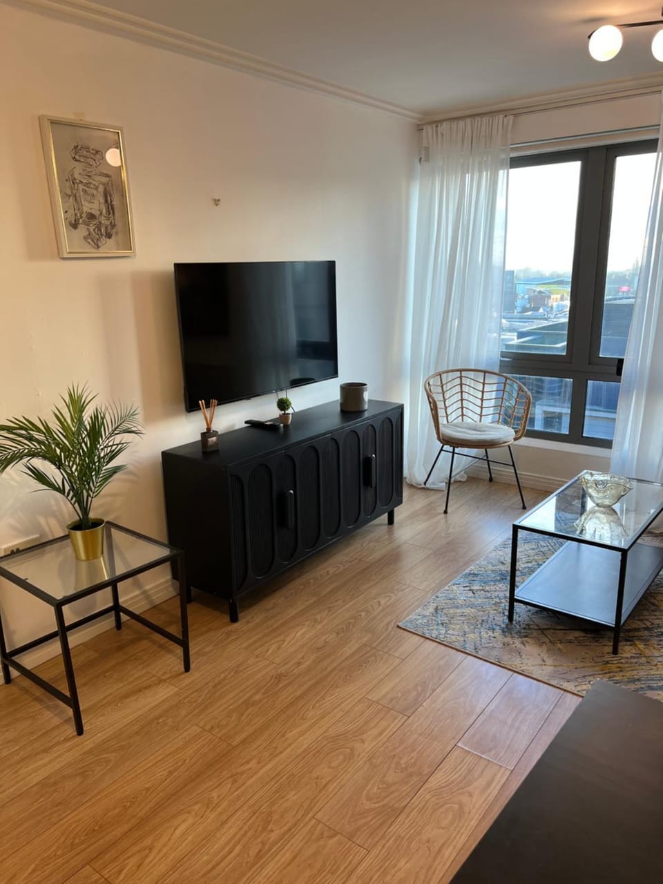 Communal lounge/ TV room, TV and multimedia, Living room, Seating area, Evening entertainment