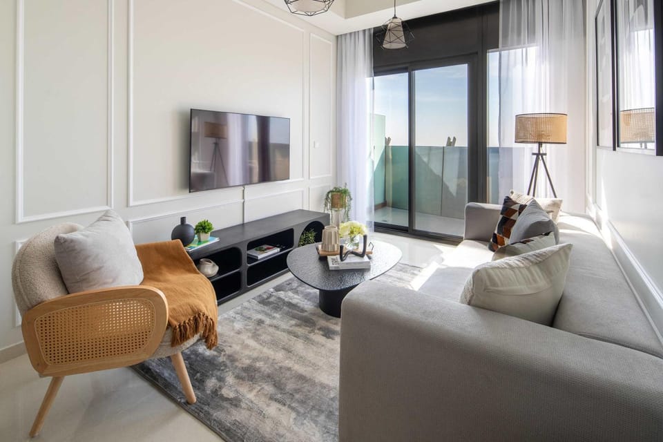 Frank Porter - Aykon City Tower C Apartment in Dubai