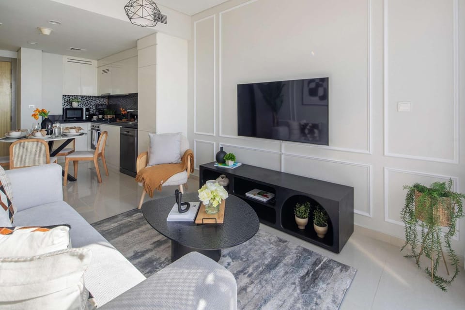 Frank Porter - Aykon City Tower C Apartment in Dubai