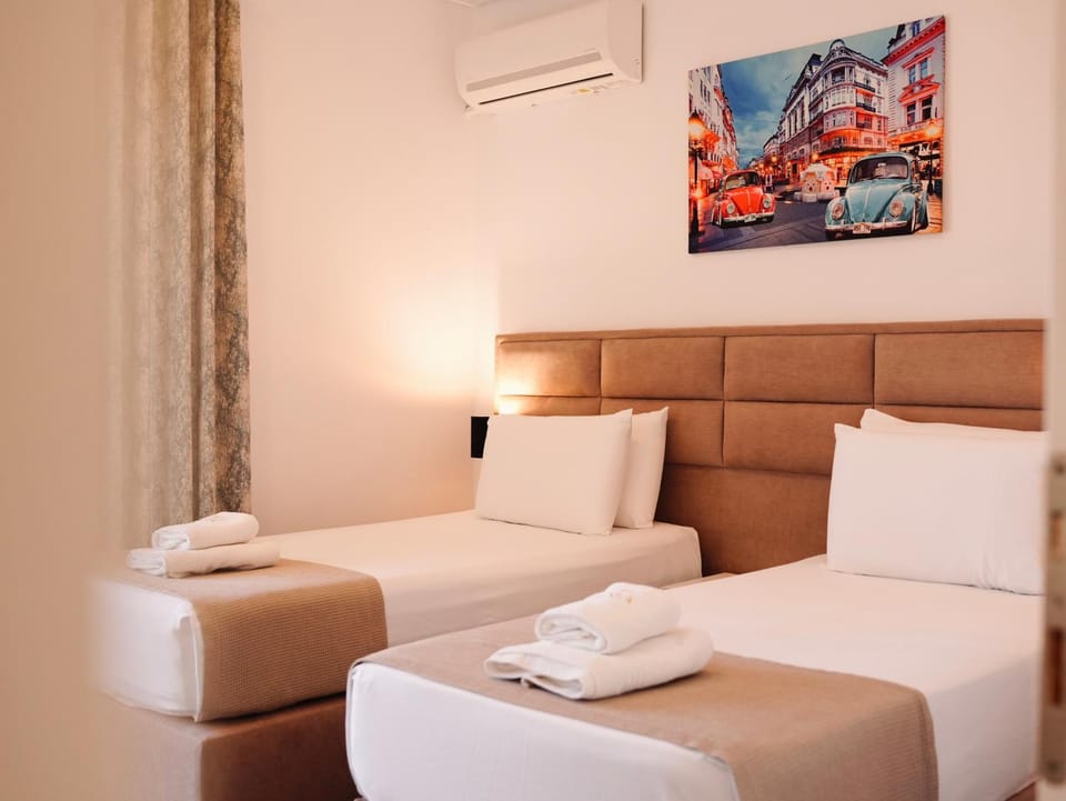 Bed, Living room, Photo of the whole room, Seating area, Bedroom, towels, air conditioner