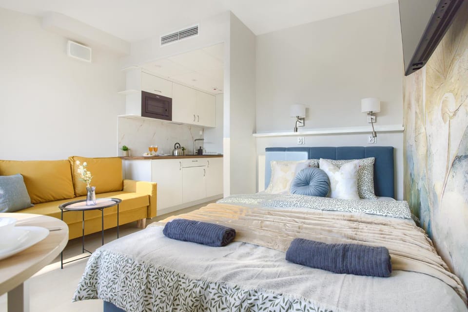 Bed, TV and multimedia, Living room, Photo of the whole room, Seating area, towels