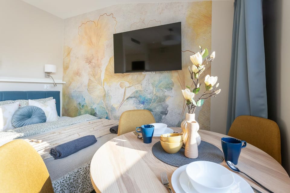 Bed, TV and multimedia, Photo of the whole room, Seating area