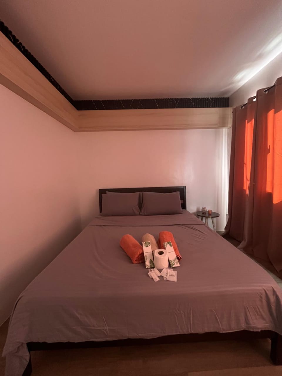 Bed, Photo of the whole room, Bedroom, towels
