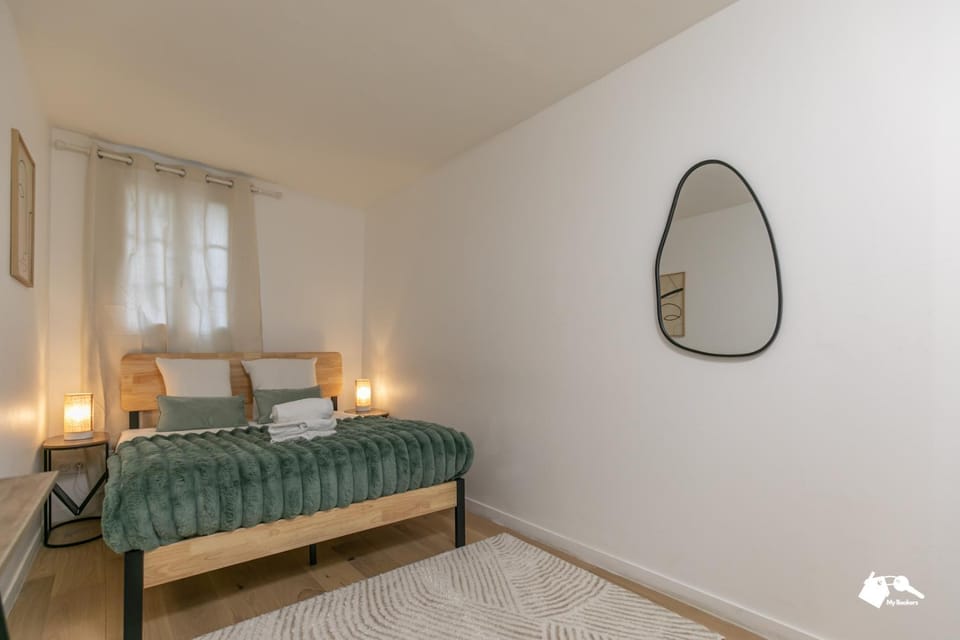 Bed, Photo of the whole room, Bedroom