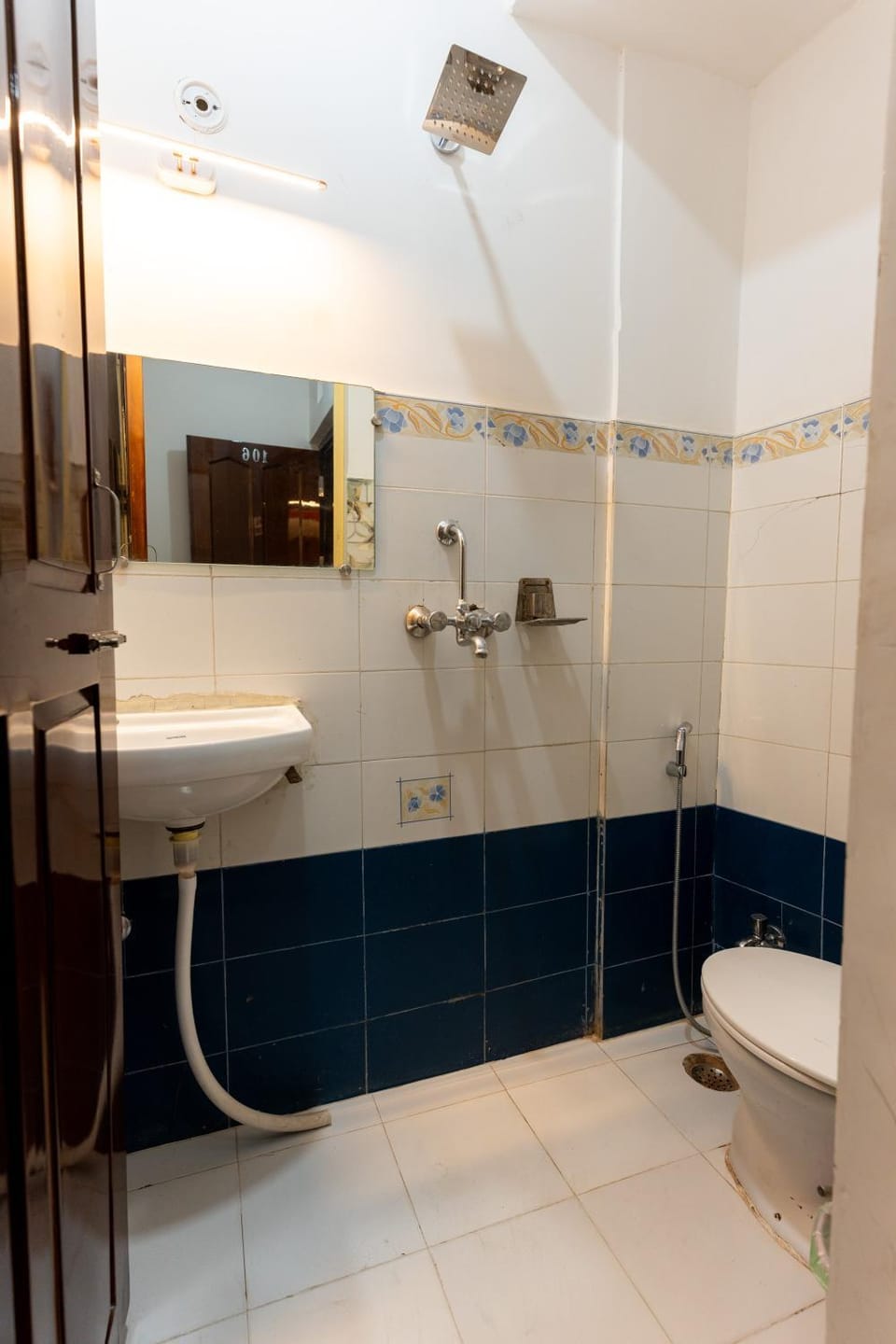 Shower, Toilet