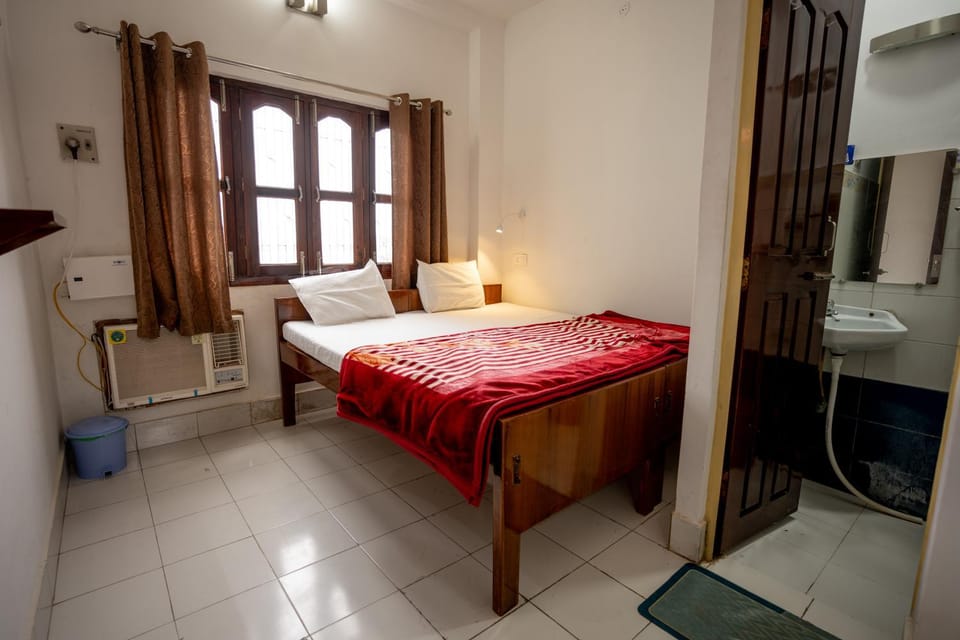 Bed, Bathroom, Photo of the whole room, Bedroom