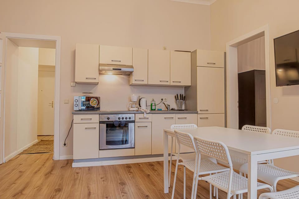 Kitchen or kitchenette, Dining area, stove