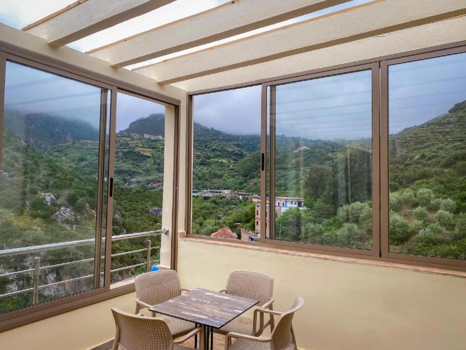 View (from property/room), Balcony/Terrace, Mountain view