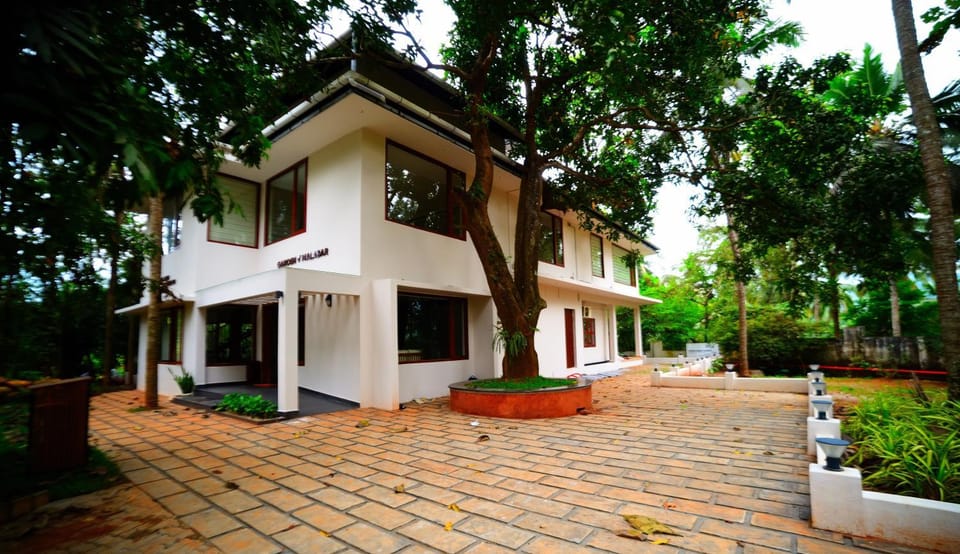 Property building, Day, Garden, Garden view