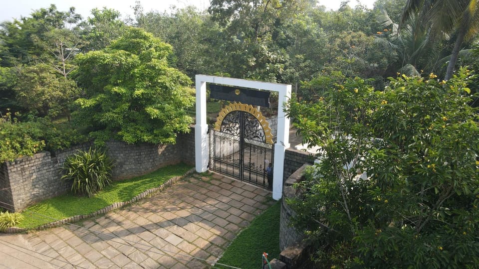 Facade/entrance