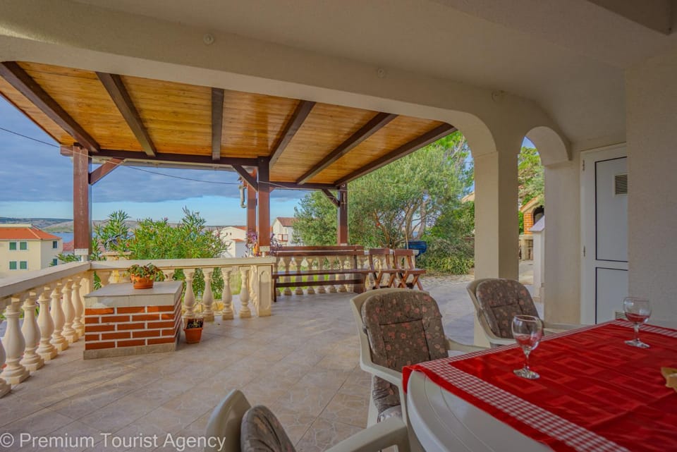 View (from property/room), Balcony/Terrace, Balcony/Terrace, Seating area, Dining area