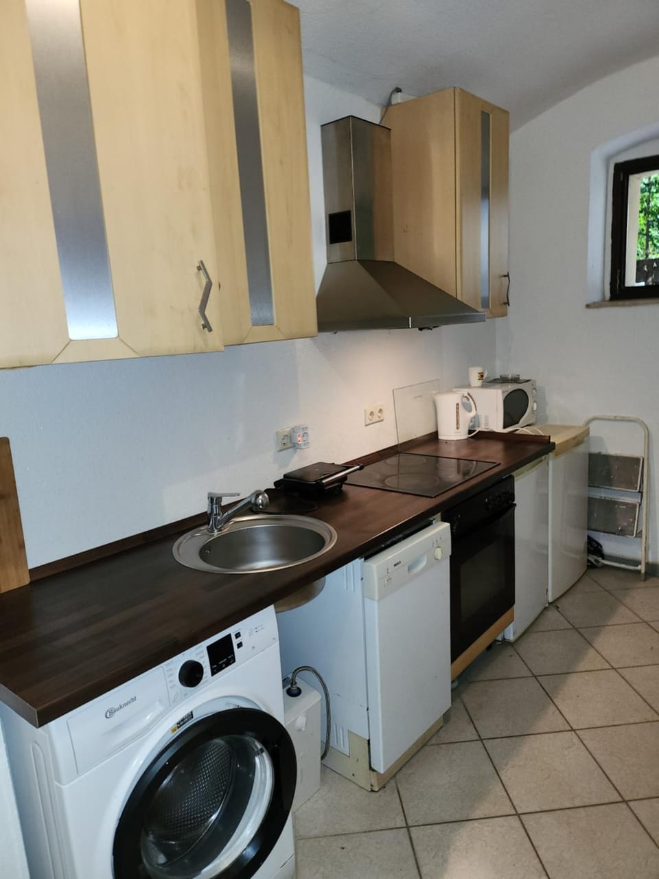 Halle EG FeWo 78 qm gms Küche Bad, WC gut und günstig UNSERE SPARPREISE SIND VERHANDELBAR auch noch nach ihrer Buchung Apartment in Halle Saale