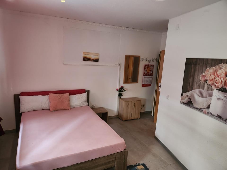 Halle EG FeWo 78 qm gms Küche Bad, WC gut und günstig UNSERE SPARPREISE SIND VERHANDELBAR auch noch nach ihrer Buchung Apartment in Halle Saale