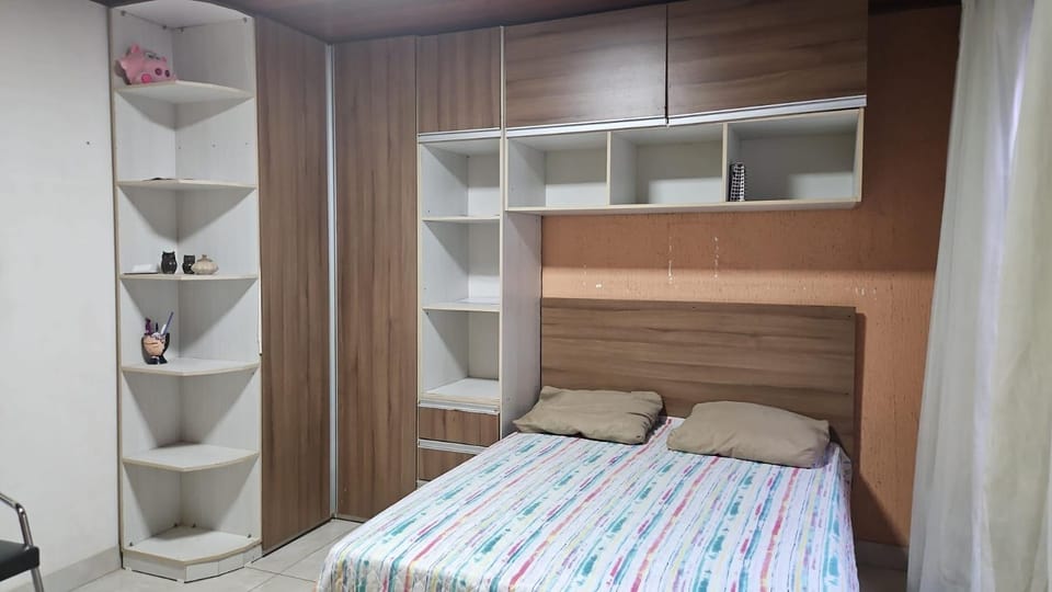 Photo of the whole room, Bedroom, wardrobe