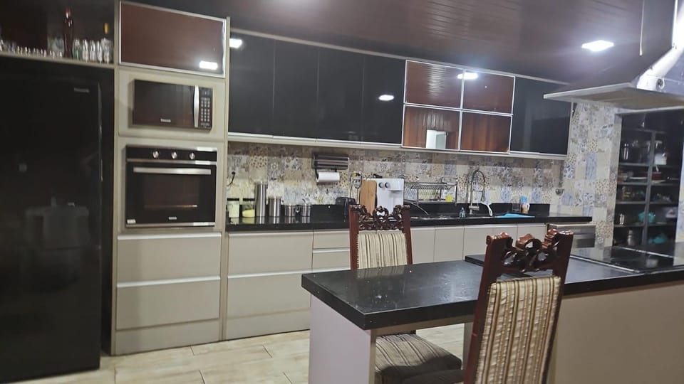 Kitchen or kitchenette, Dining area, oven, stove