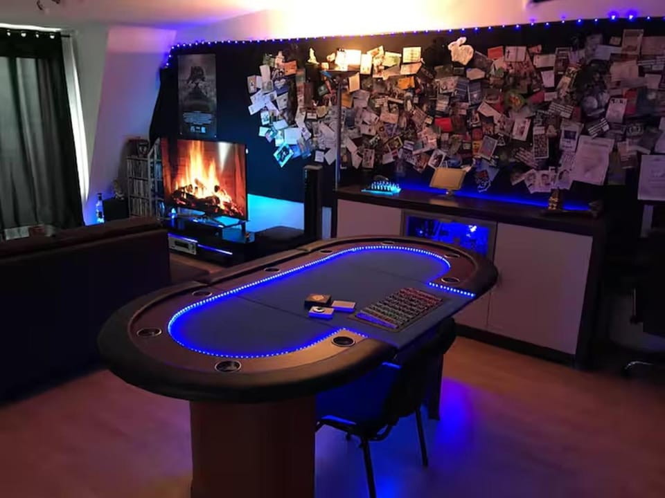 Communal lounge/ TV room