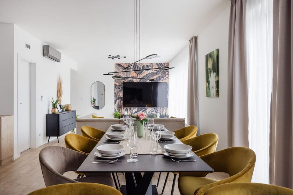 TV and multimedia, Living room, Dining area, air conditioner