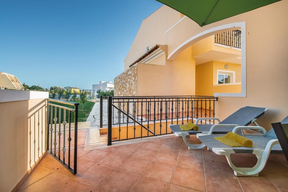 Balcony/Terrace, sunbed