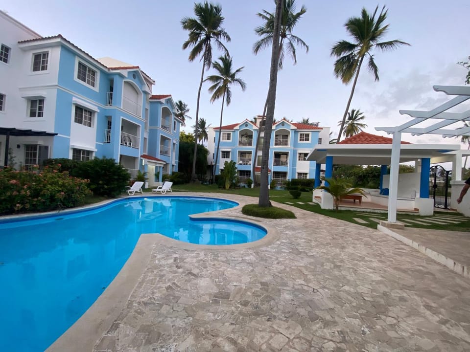 Property building, Day, Garden, Garden view, Pool view, Swimming pool, sunbed