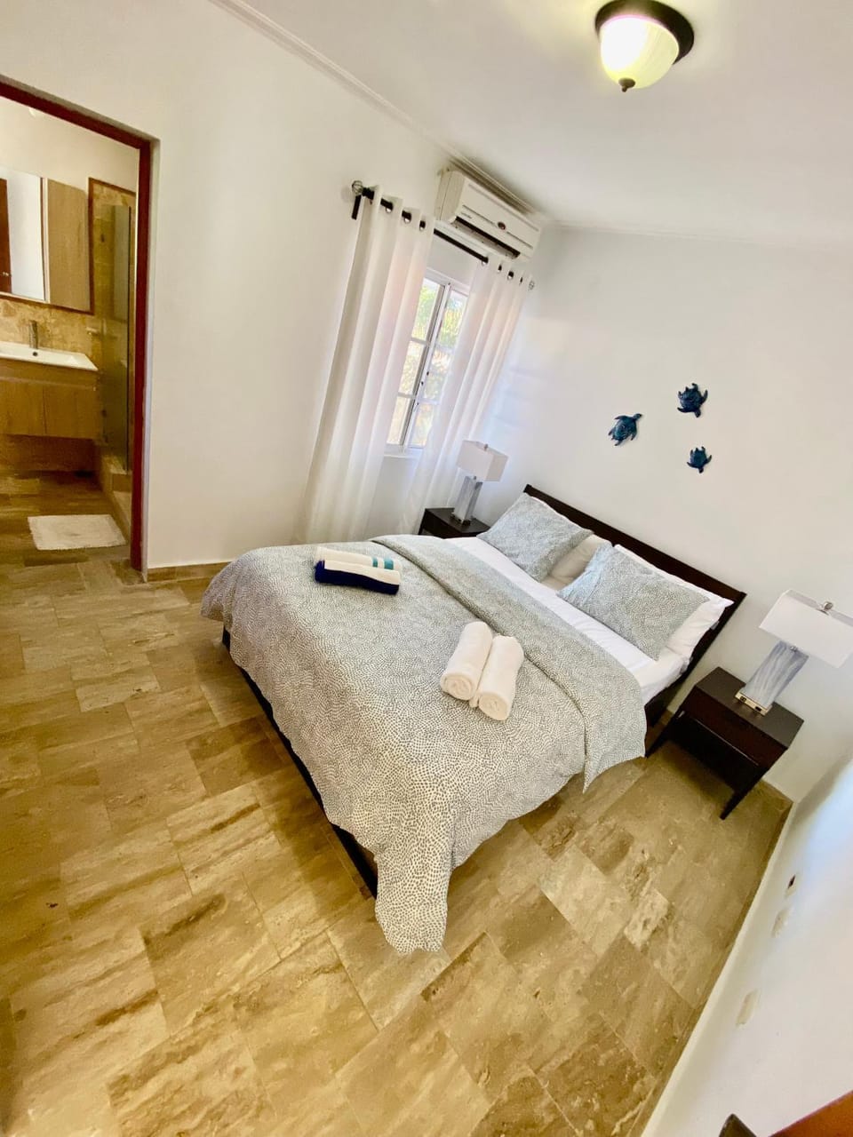 Bed, Photo of the whole room, Bedroom, towels, air conditioner