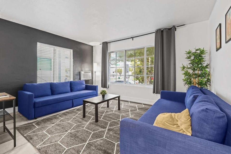 Oceanfront Charm 1BR Miami Beach Apartment in Miami Beach