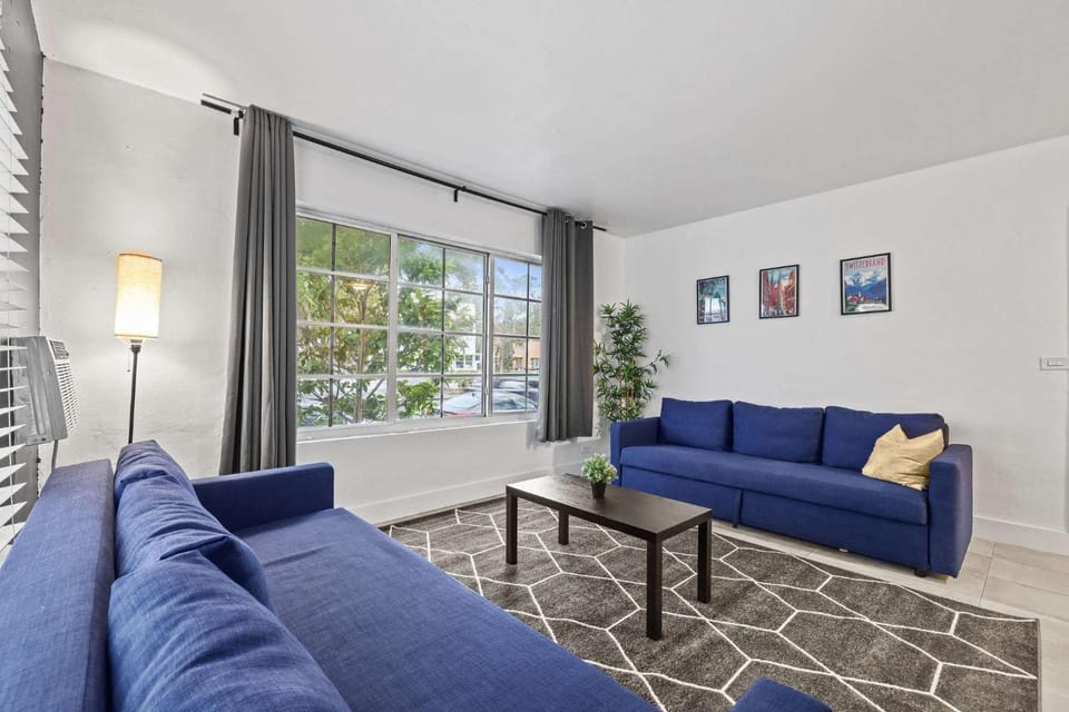 Oceanfront Charm 1BR Miami Beach Apartment in Miami Beach