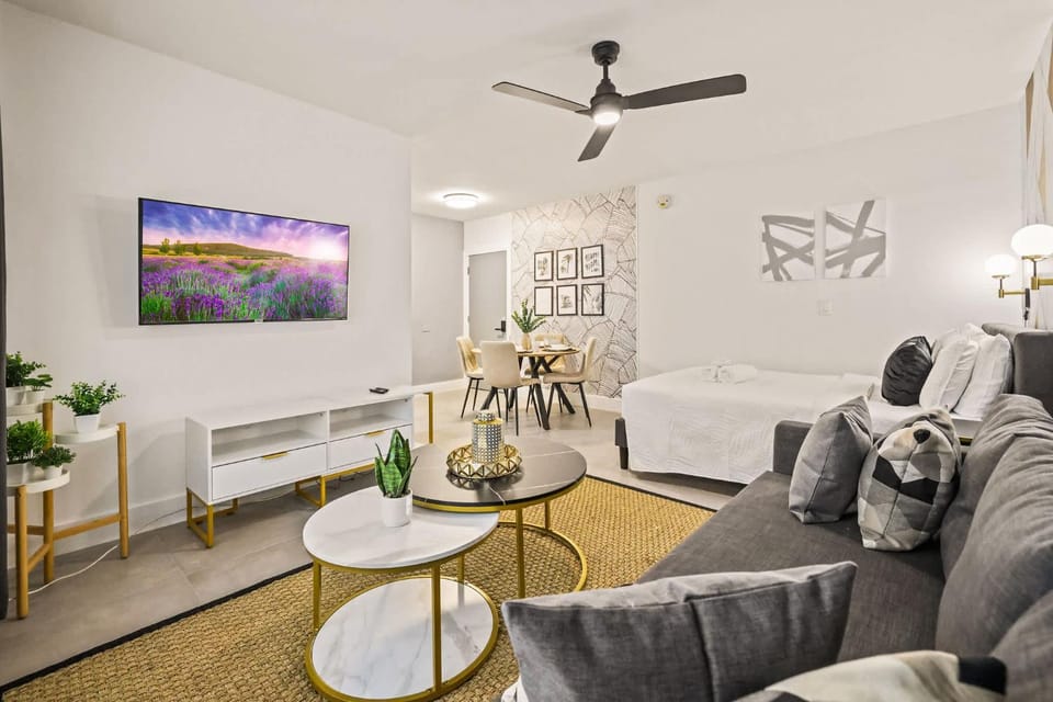 Miami Beach Studio Modern Oasis Apartment in Miami Beach