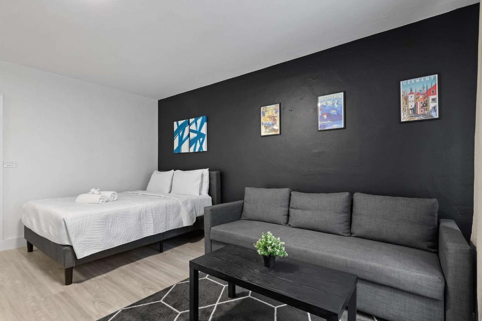 Miami Vibes 1BR Oceanfront 6 Guests Apartment in Miami Beach