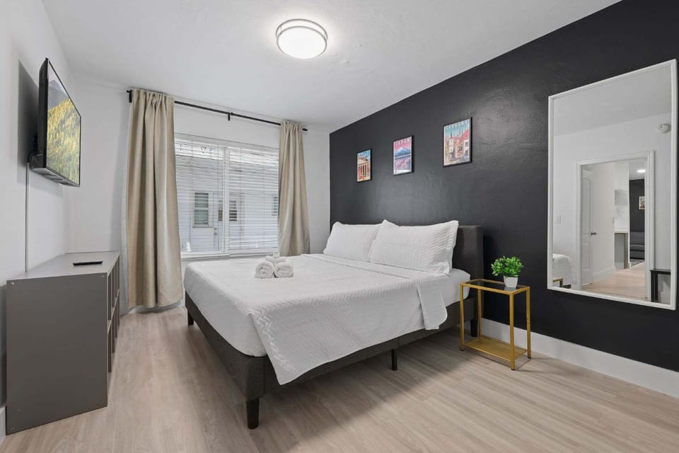 Miami Vibes 1BR Oceanfront 6 Guests Apartment in Miami Beach