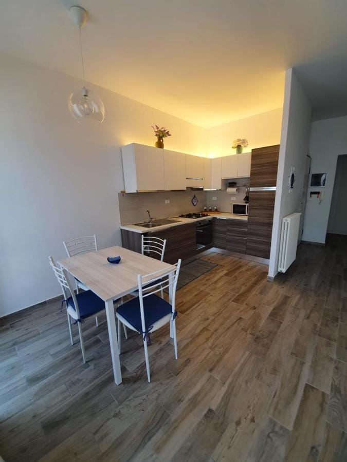 Kitchen or kitchenette, Dining area, stove